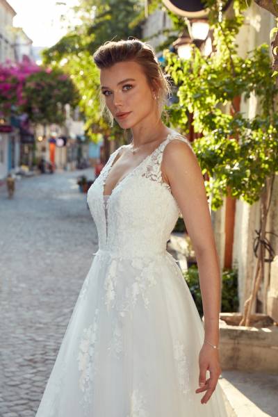 Robe de mariée BELLA by EGLANTINE référence 22309 pas cher